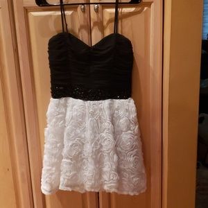 Black & White Short Prom/ Formal Dress